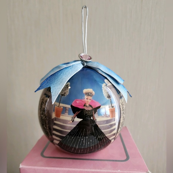Vintage 1998 Mattel Barbie Holiday Christmas Decoupage Ornament 4" Ball - Picture 4 of 10